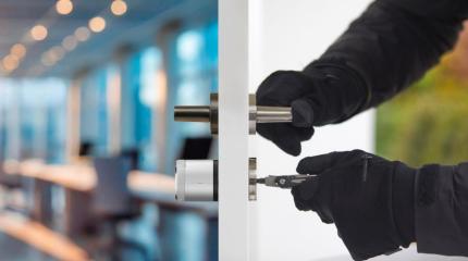 How Secure Is Your Front Door? Smart Locks vs Traditional Locks